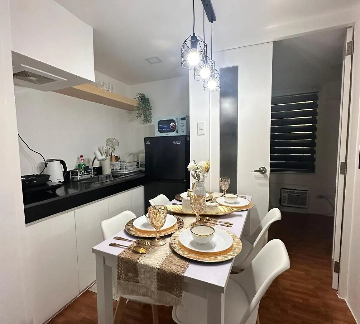 2 Bedroom 2 Bath Condo With Netflix And Karaoke Near Mrt Edsa Manila