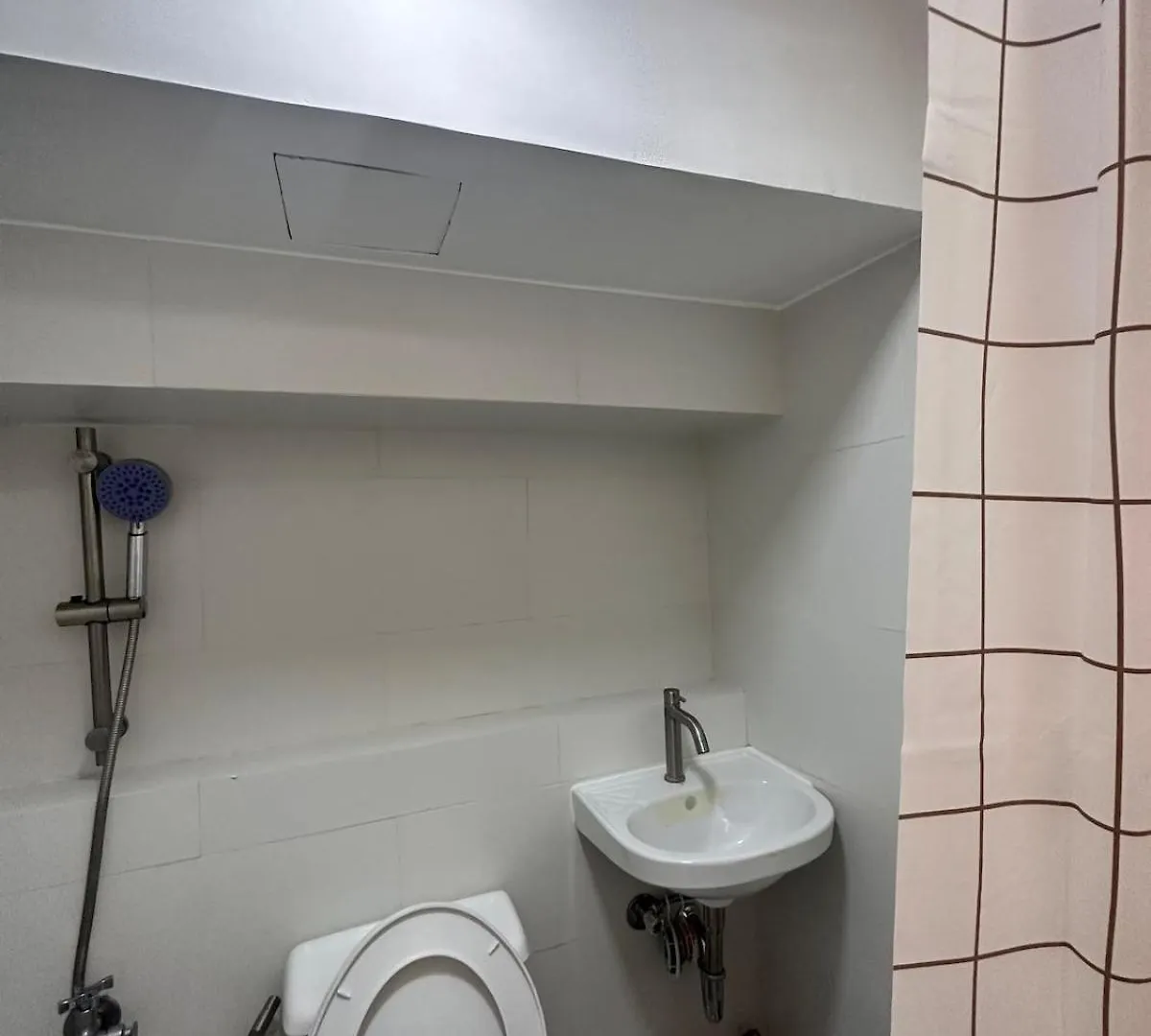 2 Bedroom 2 Bath Condo With Netflix And Karaoke Near Mrt Edsa Manila Filipinas