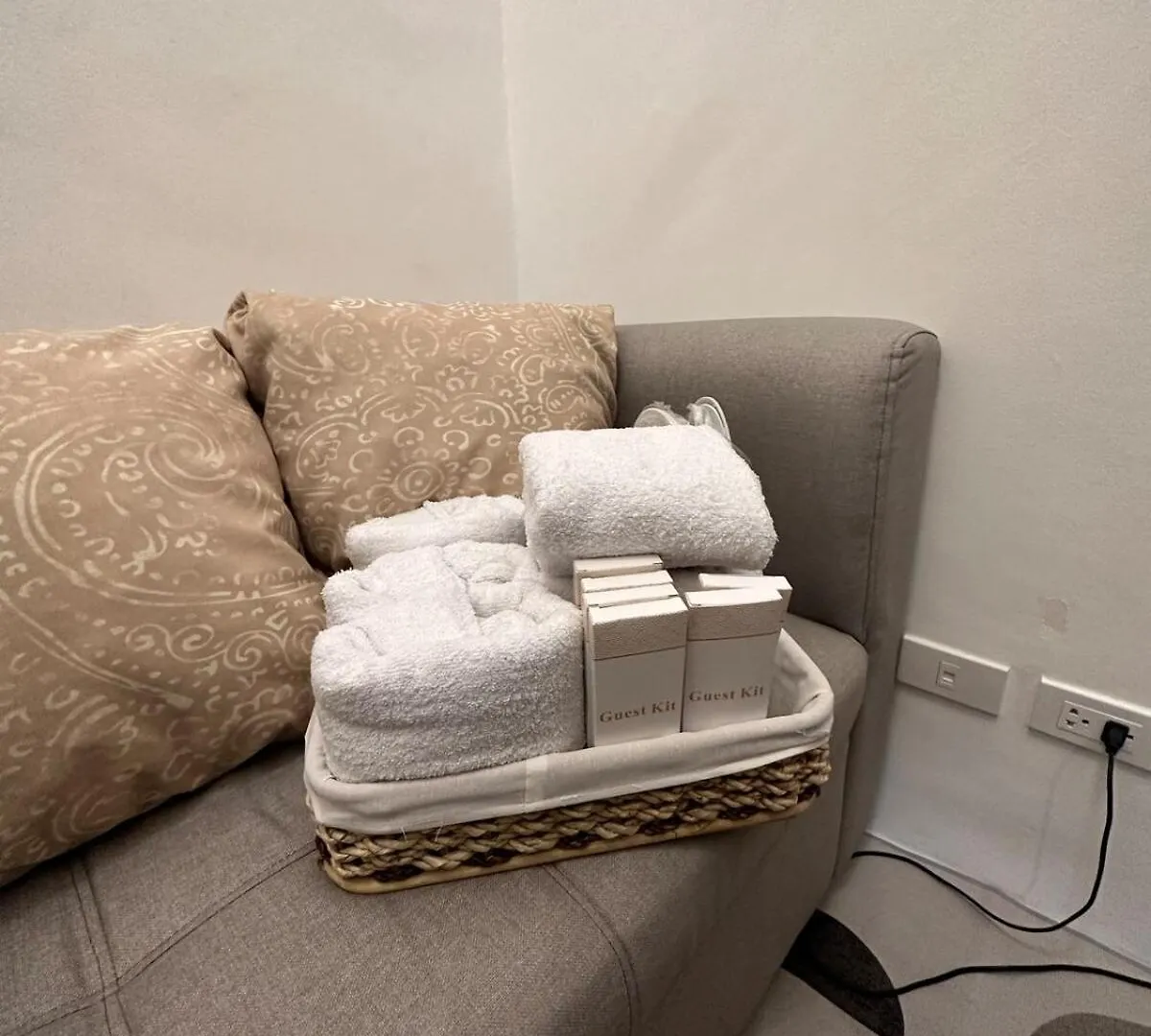 2 Bedroom 2 Bath Condo With Netflix And Karaoke Near Mrt Edsa Manila Apartment