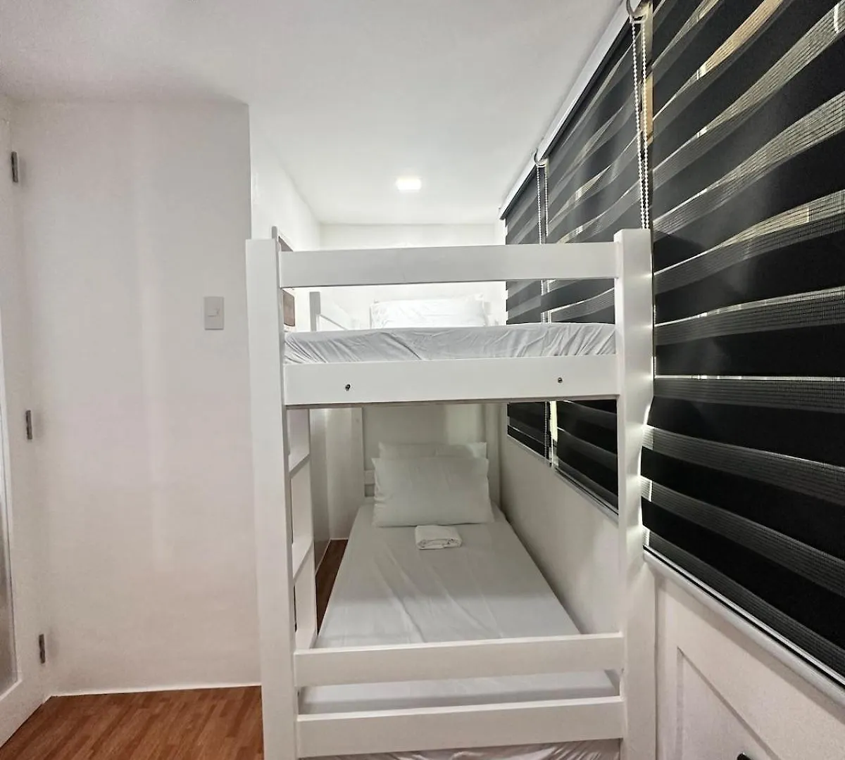 2 Bedroom 2 Bath Condo With Netflix And Karaoke Near Mrt Edsa Manila 0*,  Philippines