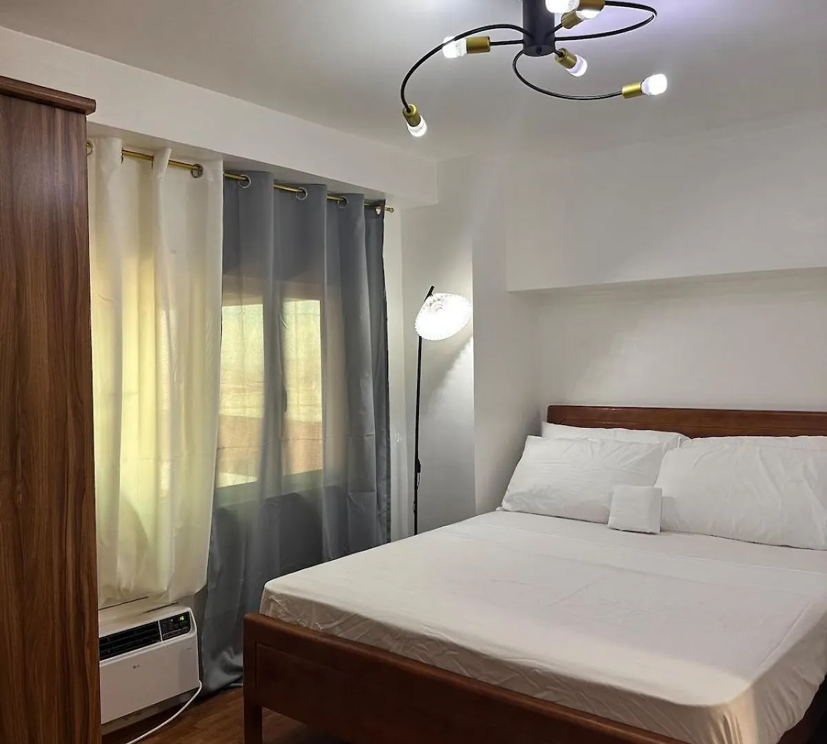 2 Bedroom 2 Bath Condo With Netflix And Karaoke Near Mrt Edsa Manila