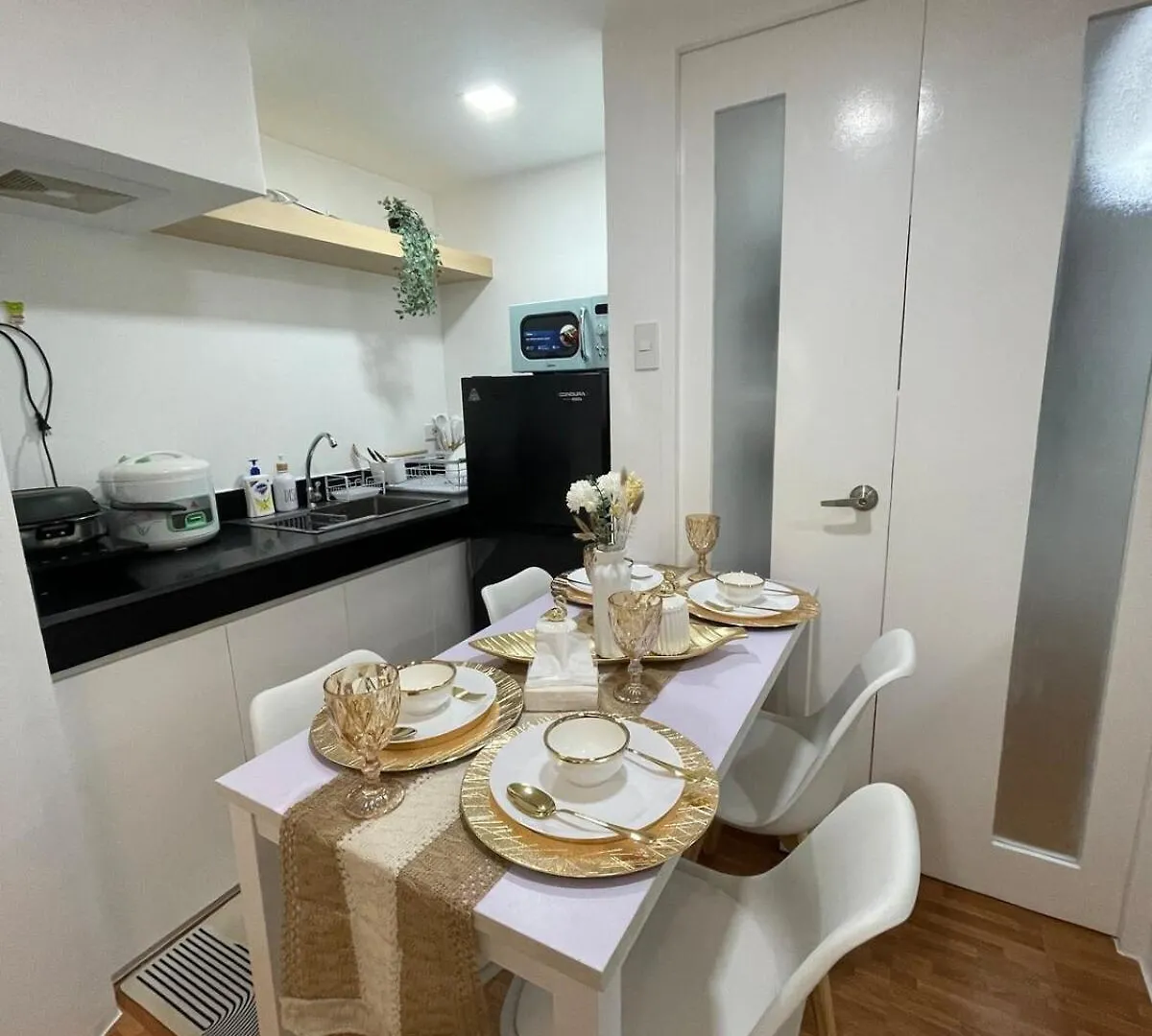 Apartment 2 Bedroom 2 Bath Condo With Netflix And Karaoke Near Mrt Edsa Manila Philippines