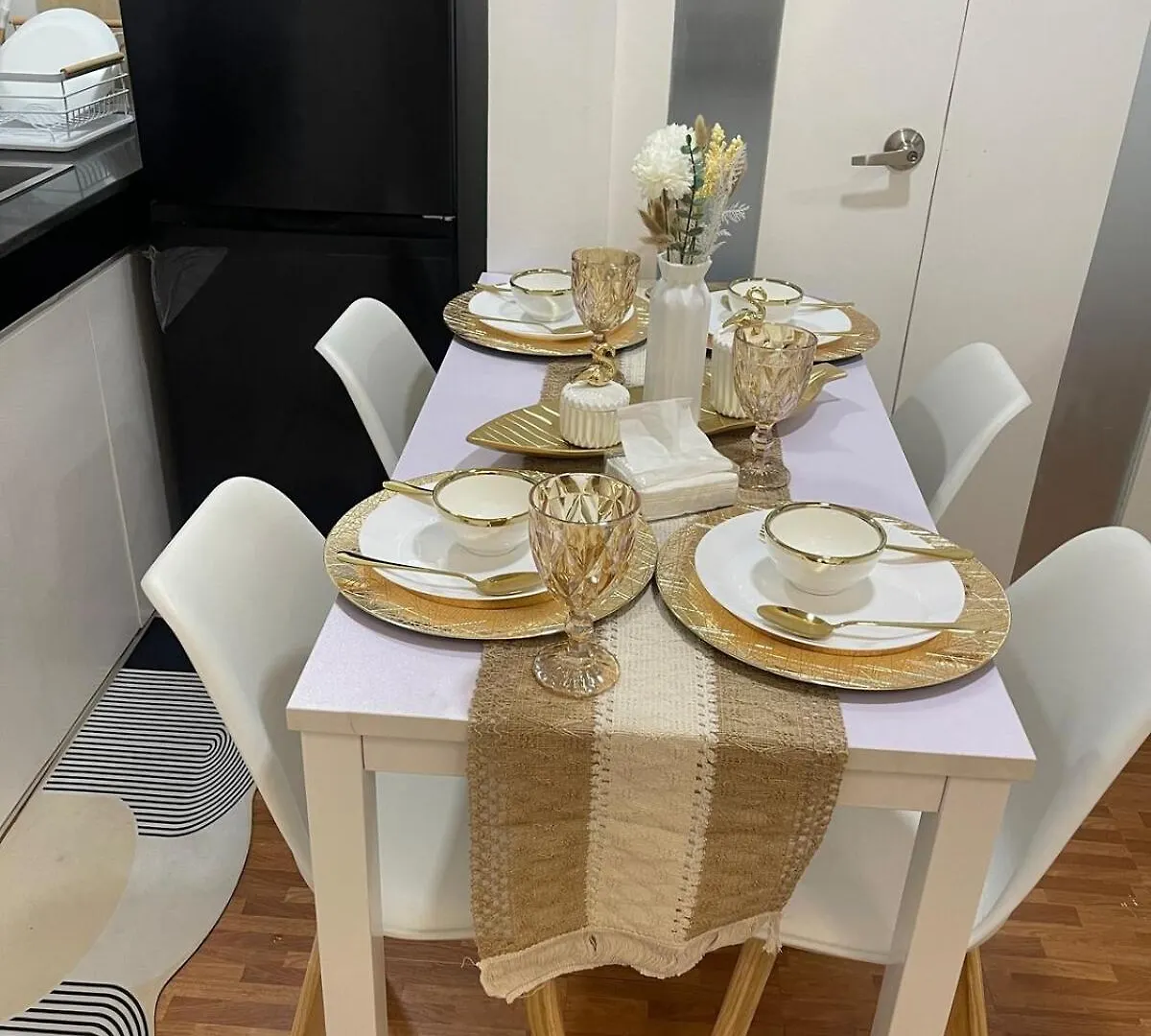 2 Bedroom 2 Bath Condo With Netflix And Karaoke Near Mrt Edsa Manila 0*,