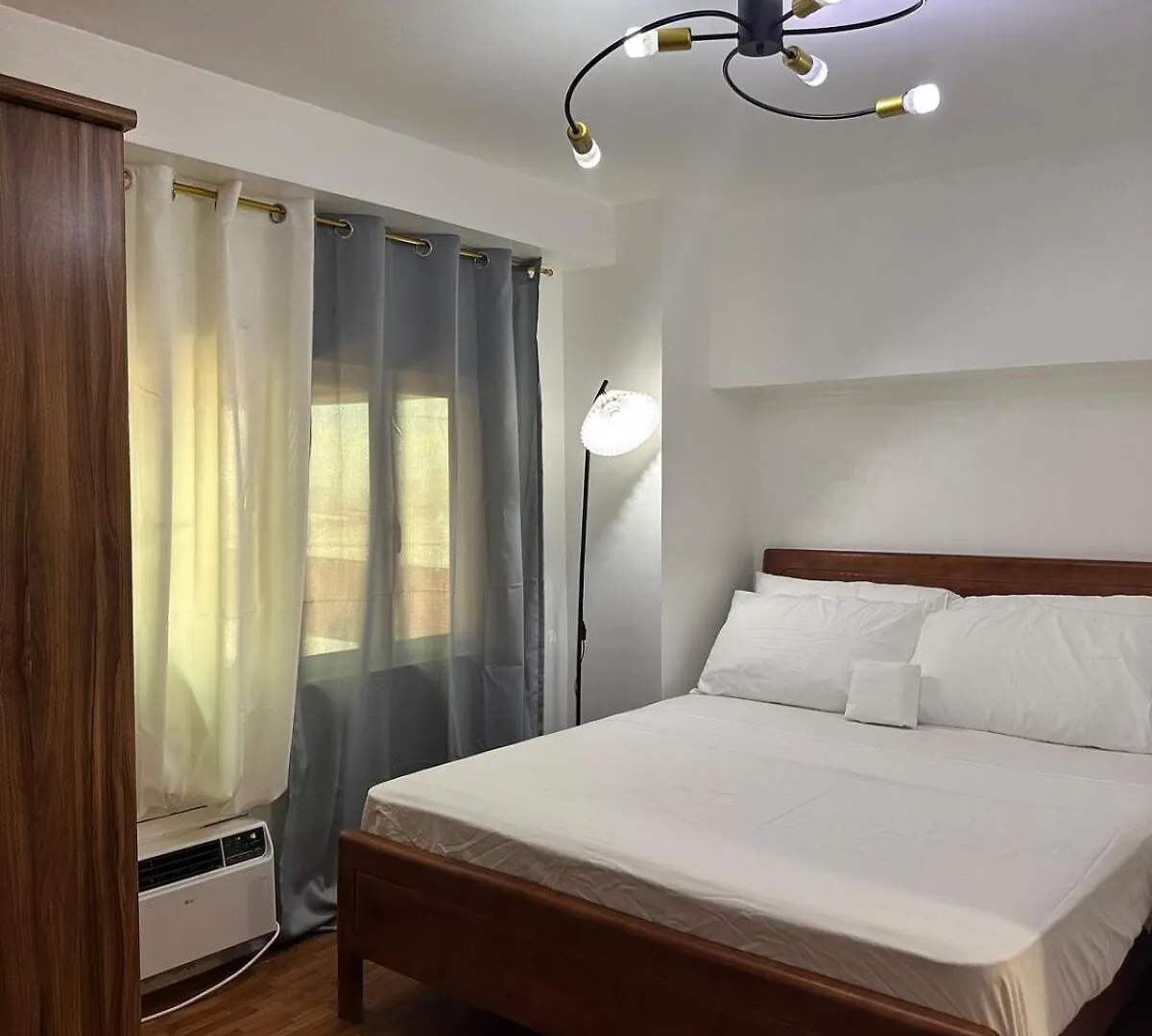 2 Bedroom 2 Bath Condo With Netflix And Karaoke Near Mrt Edsa Manila